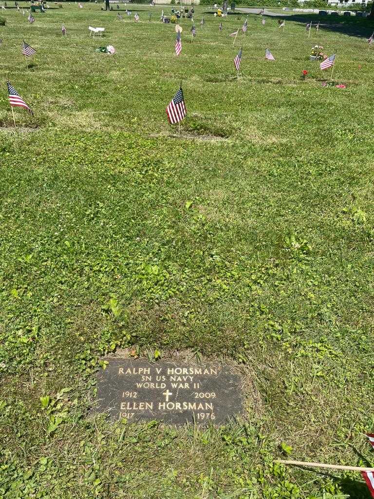 Ralph V. Horsman's grave. Photo 2
