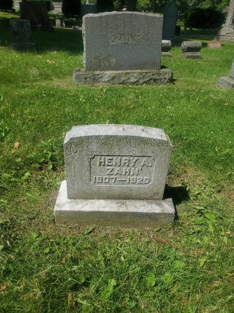 Henry A. Zahn's grave. Photo 2