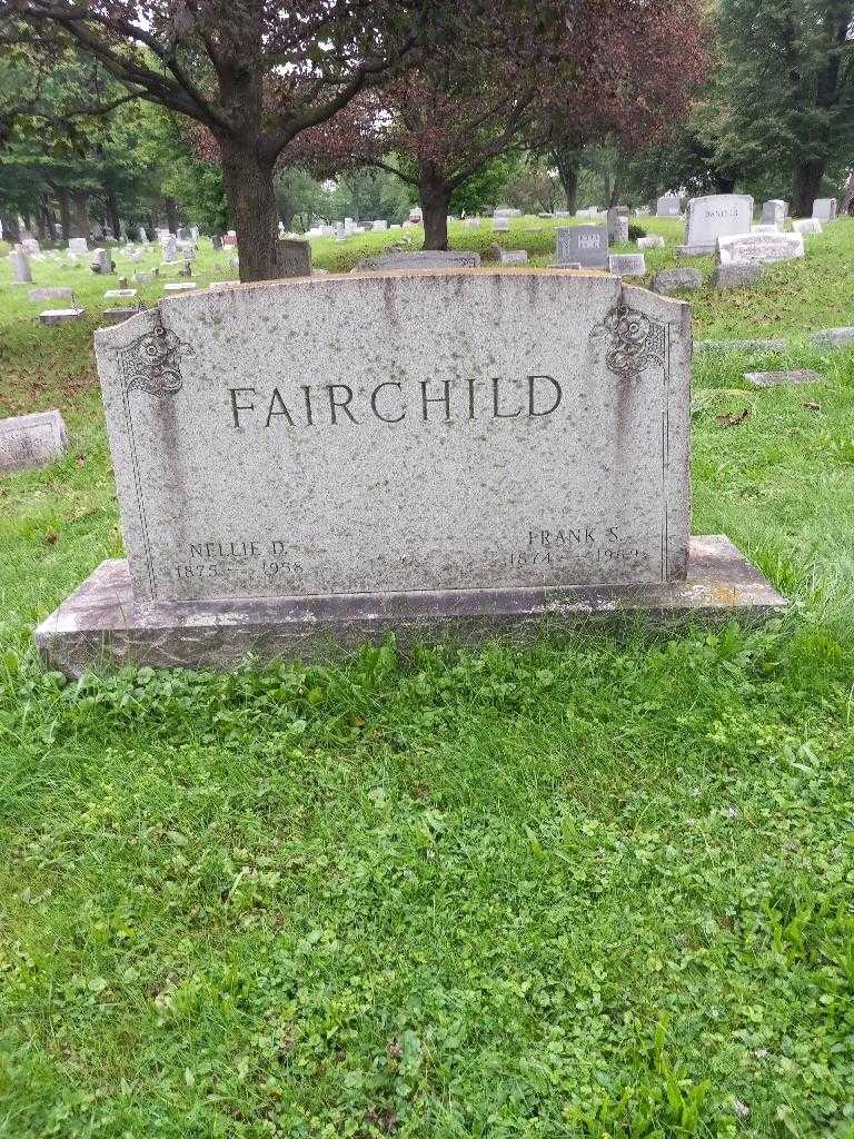 Nellie D. Fairchild's grave. Photo 1