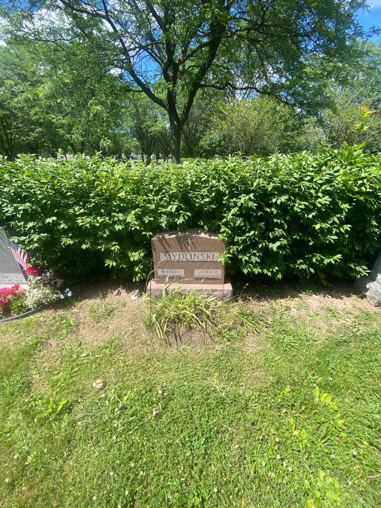 John F. Mydlinski's grave. Photo 1