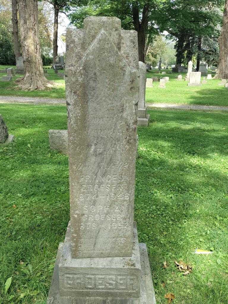 Sophia Groeser's grave. Photo 3