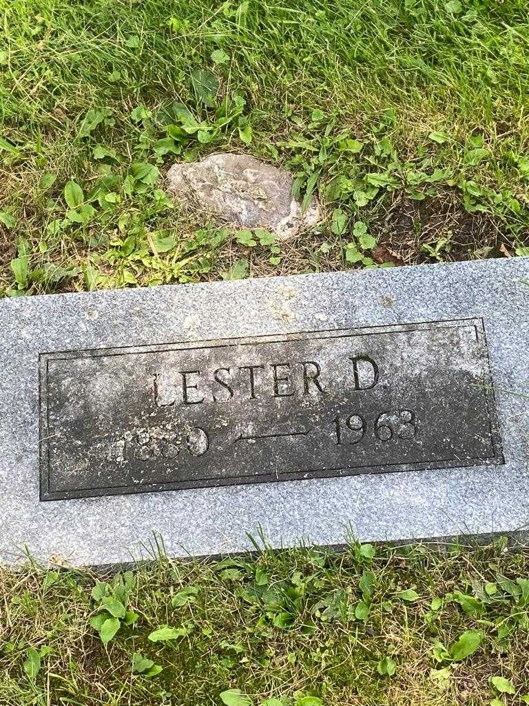 Lester D. Barrus's grave. Photo 3
