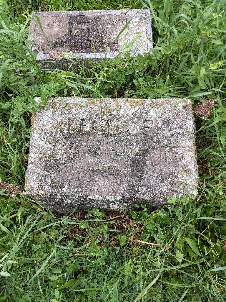 Leola E. Landphier's grave. Photo 2