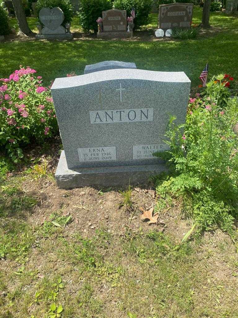 Erna Anton's grave. Photo 2