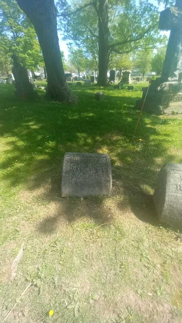 Harriet Oberlander's grave. Photo 2