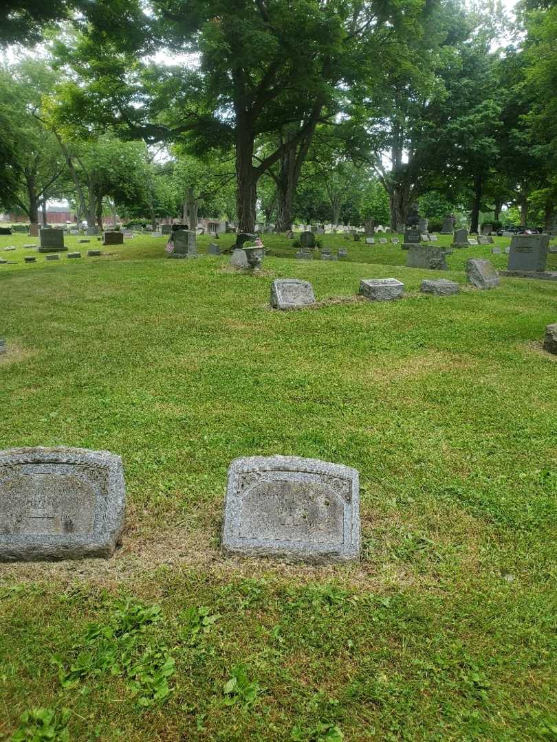 Irving Francis Walter's grave. Photo 1