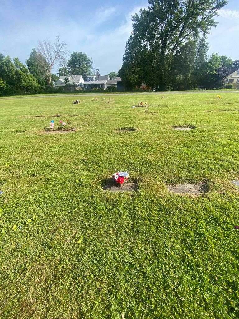 James E. Kingsley Senior's grave. Photo 1