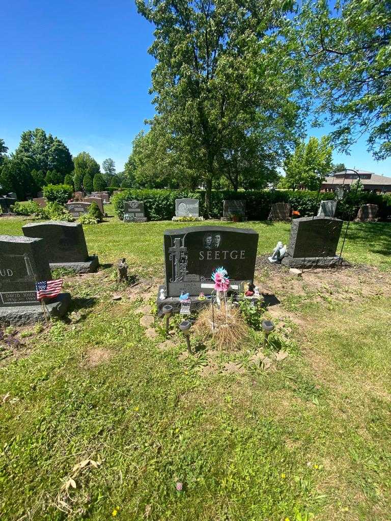 Otto Seetge's grave. Photo 1