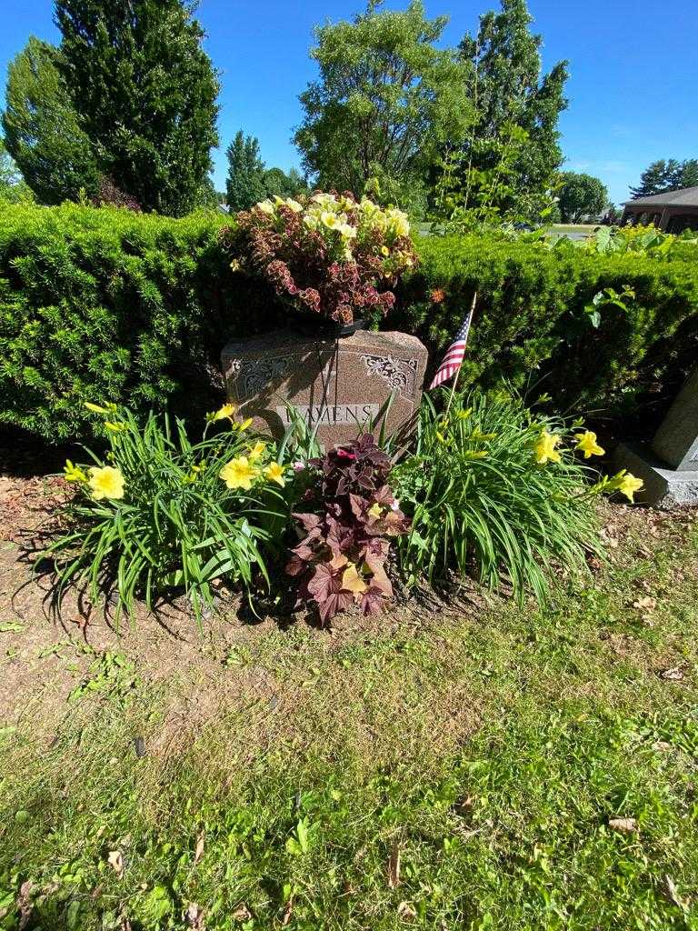 Clarence E. Havens's grave. Photo 1