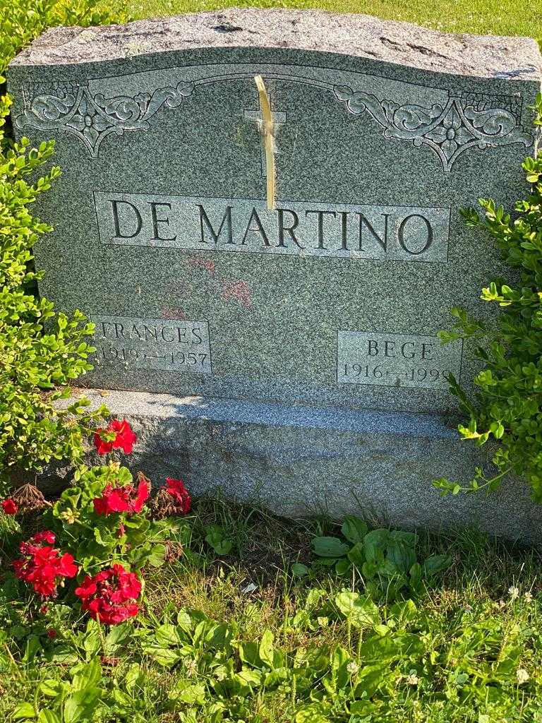 Bege De Martino's grave. Photo 3