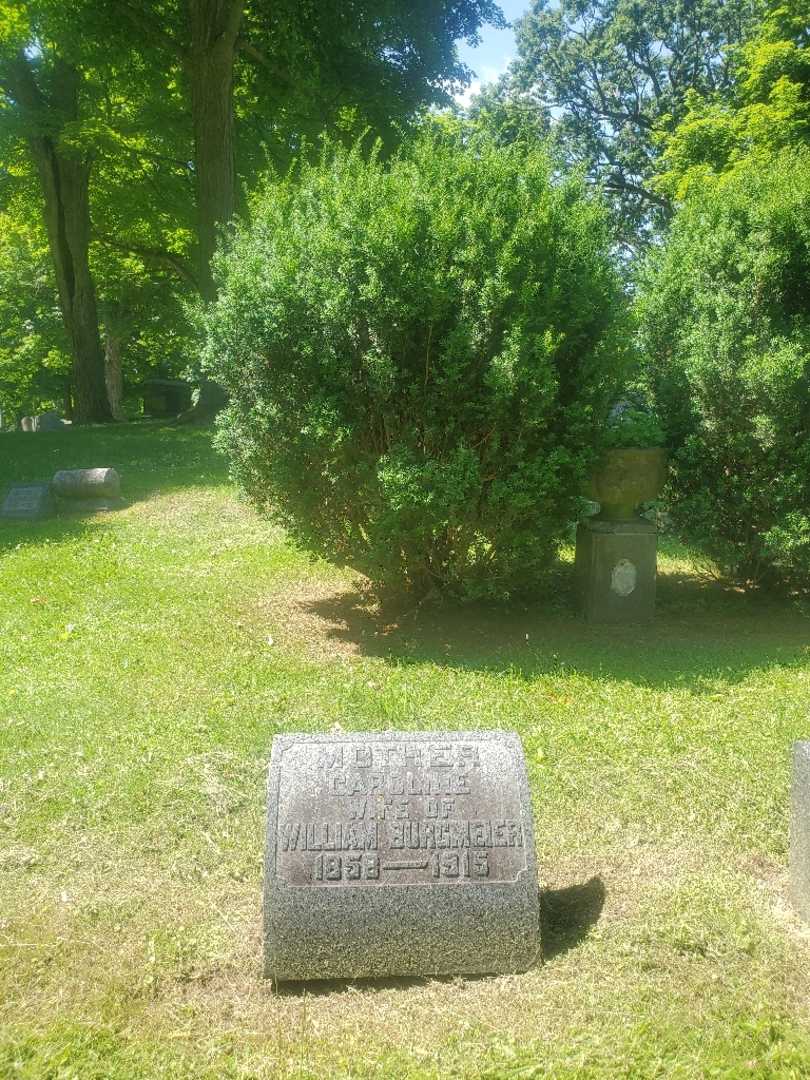 Caroline Burgmeier's grave. Photo 1