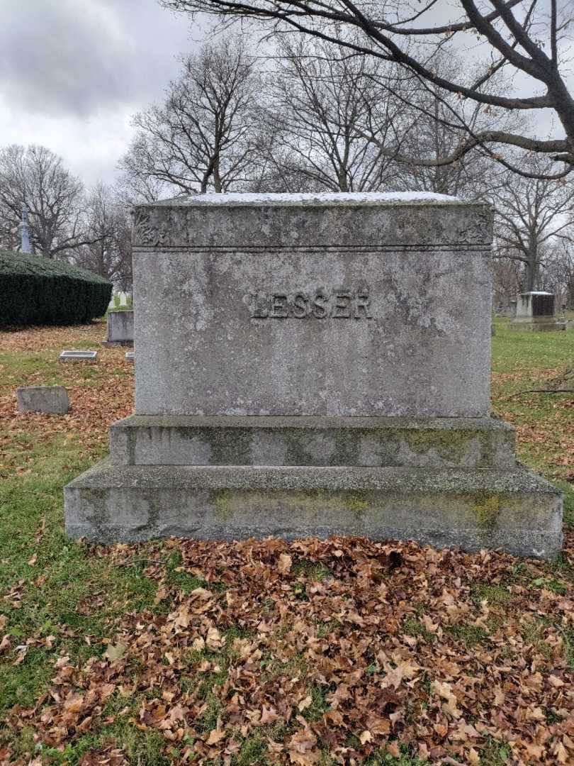 Simon Lesser's grave. Photo 4