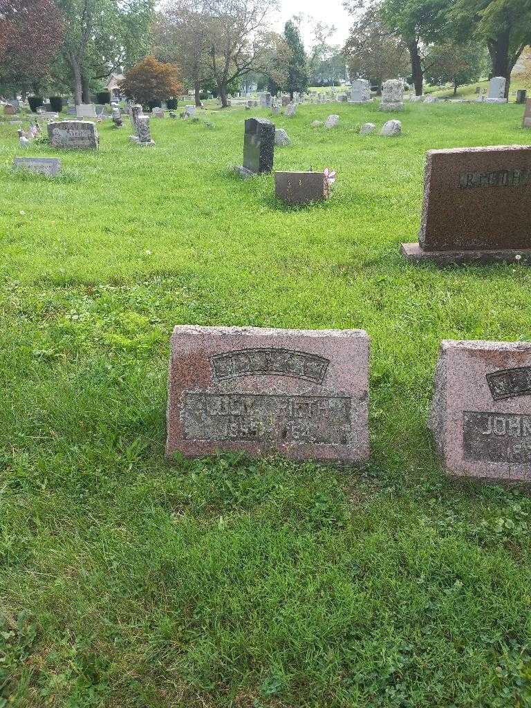 Lucy Ina Rieth's grave. Photo 1