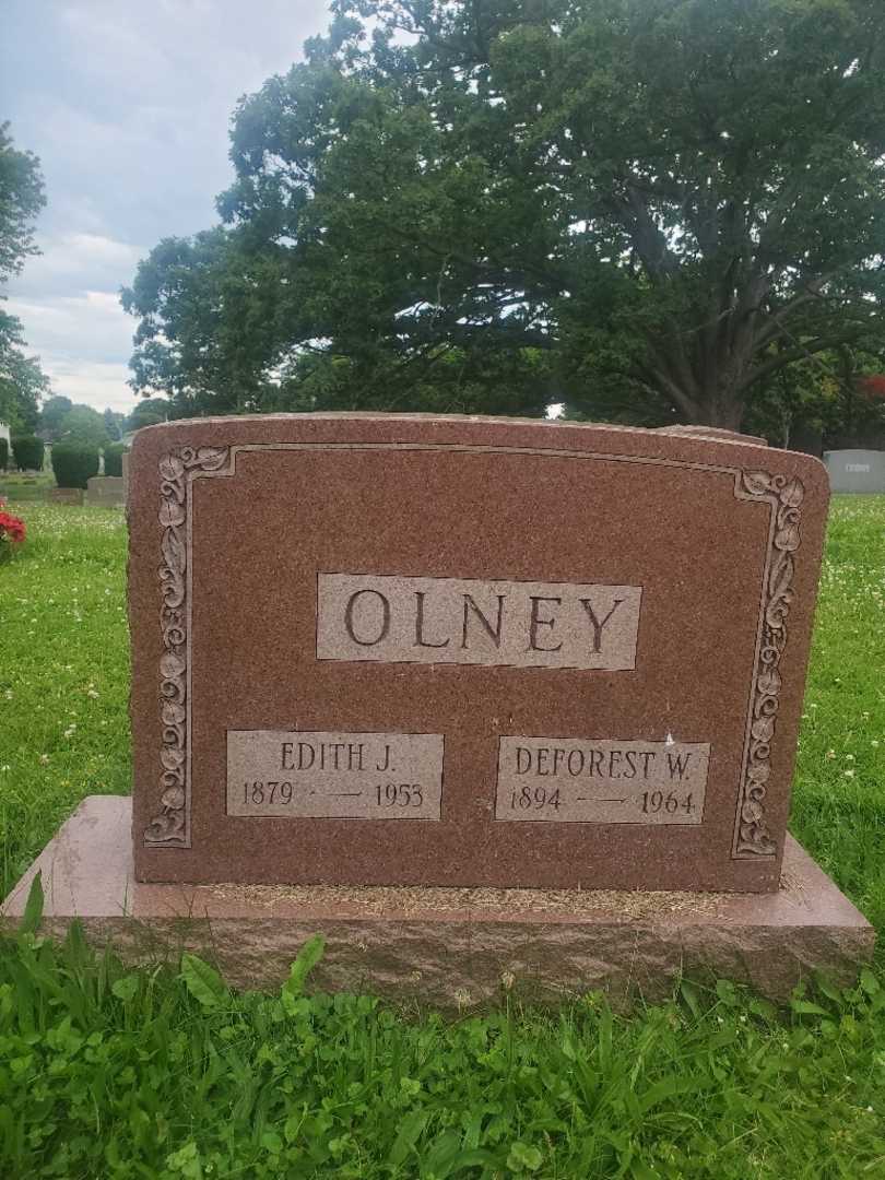 Deforest W. Olney's grave. Photo 3