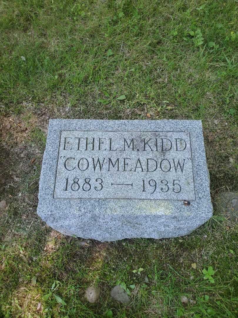 Ethel M. Cowmeadow Kidd's grave. Photo 4