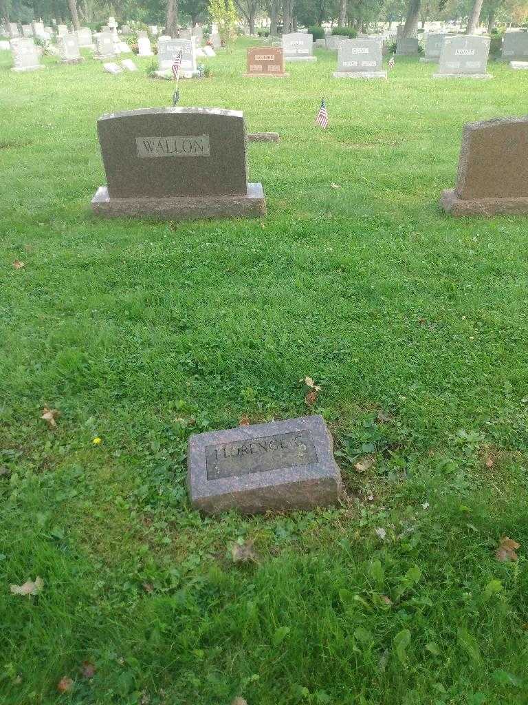 Florence C. Wallon's grave. Photo 1