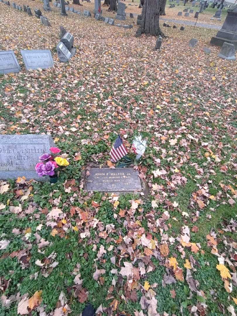 John F. Walter Junior's grave. Photo 1