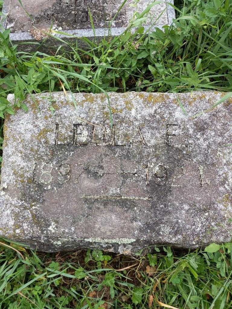 Leola E. Landphier's grave. Photo 3