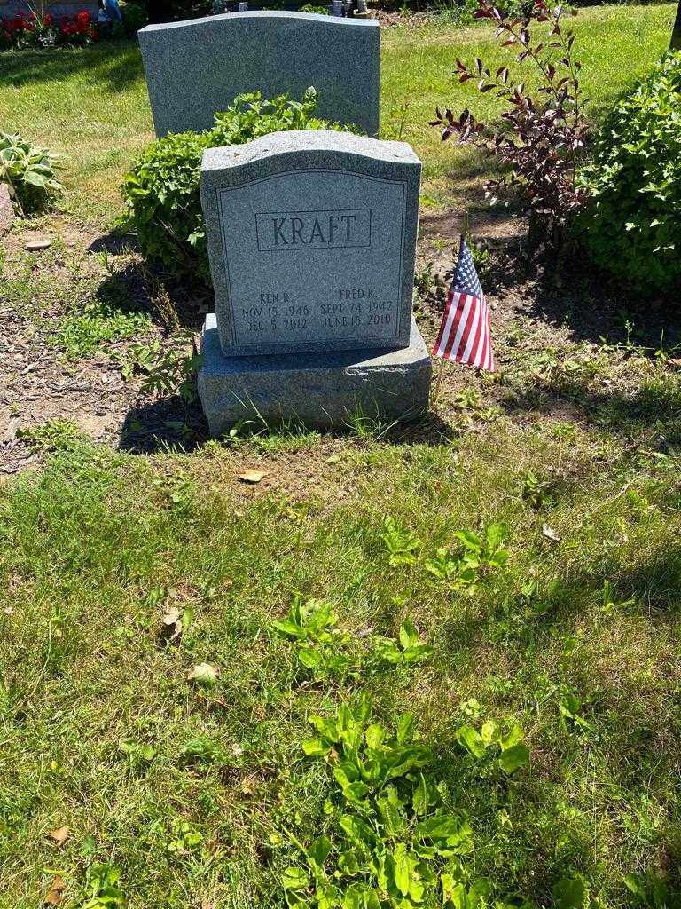 Ken R. Kraft's grave. Photo 2