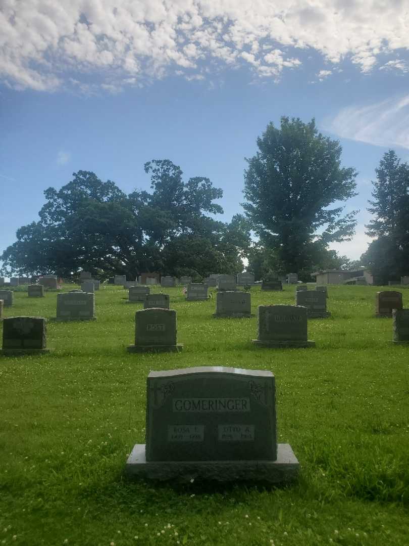 Rosa E. Gomeringer's grave. Photo 1