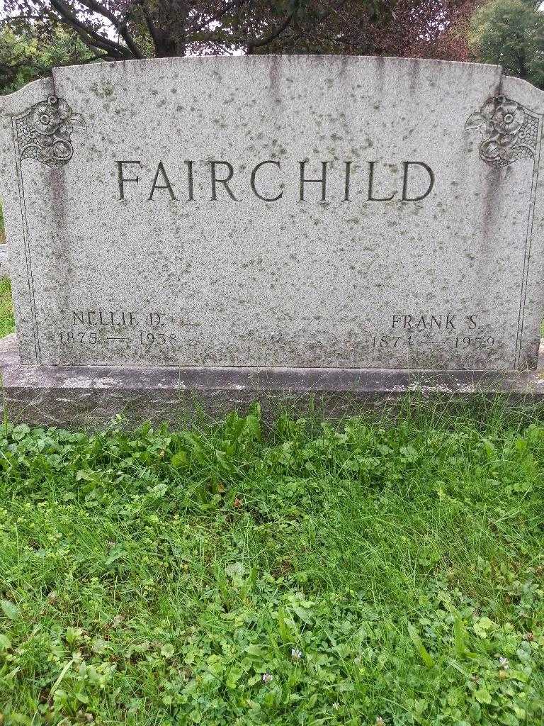Nellie D. Fairchild's grave. Photo 2