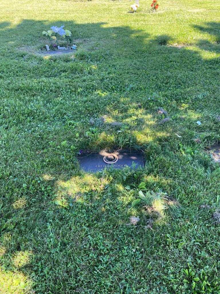 Fred E. Modix's grave. Photo 2