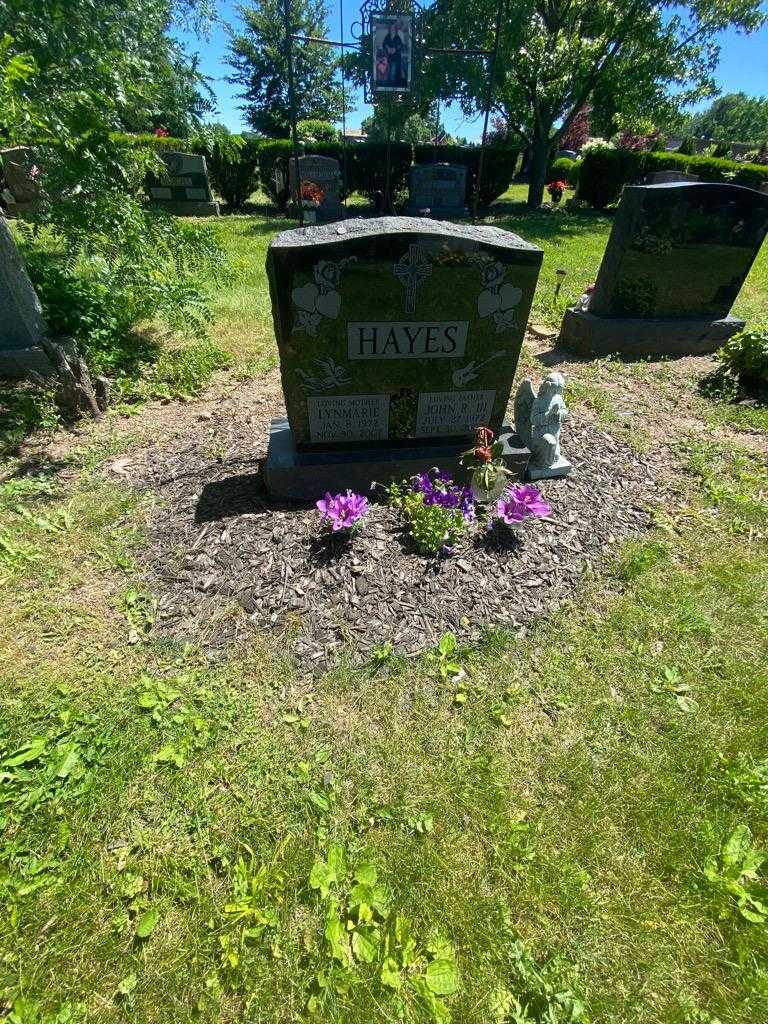 Lynmarie Hayes's grave. Photo 1