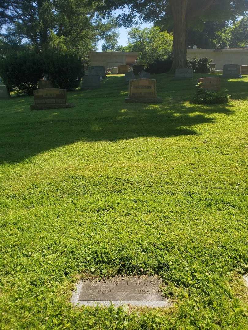 Helen Beck Hobb's grave. Photo 1