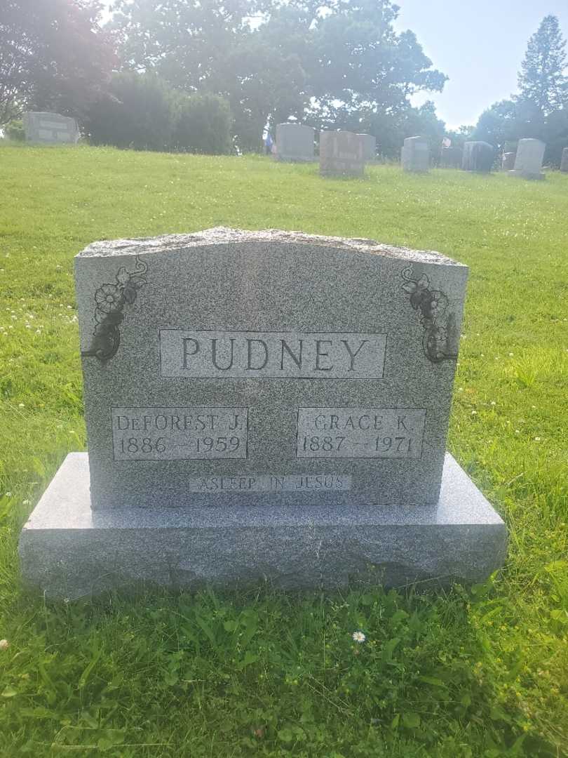 Grace K. Pudney's grave. Photo 1