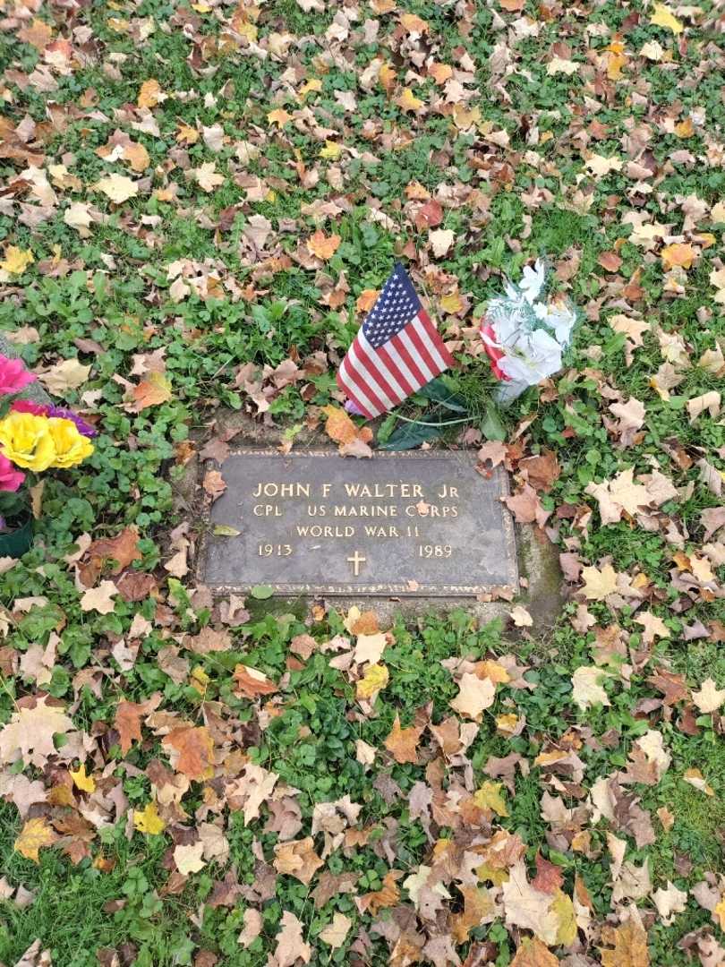 John F. Walter Junior's grave. Photo 2