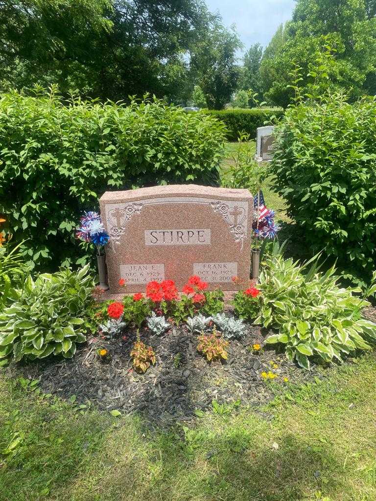 Jean E. Stirpe's grave. Photo 2