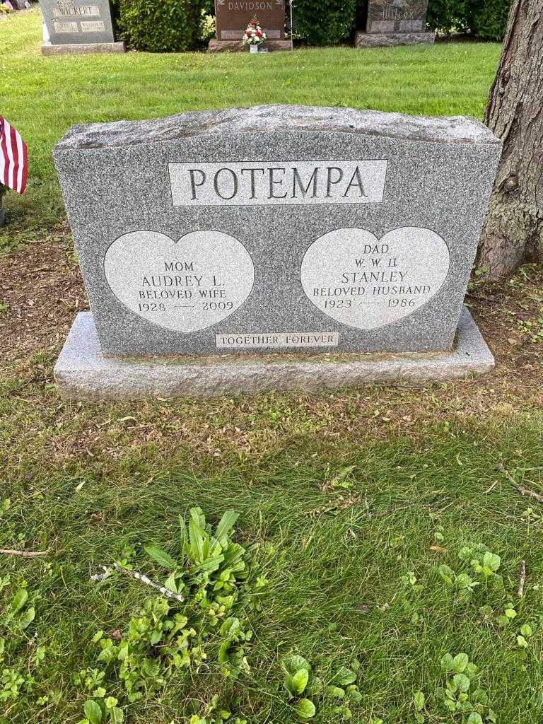 Stanley Potempa's grave. Photo 2