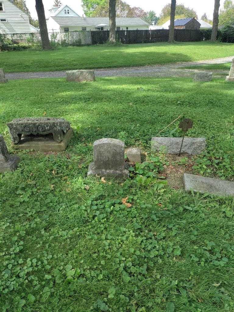 Elizabeth Thousand's grave. Photo 1