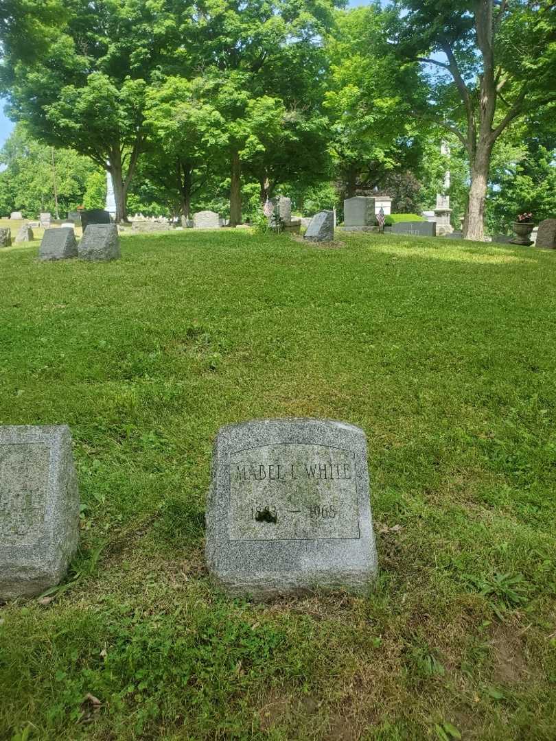 Mabel L. White's grave. Photo 1