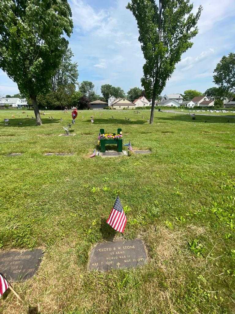 Cloyd B. W. Stone's grave. Photo 1