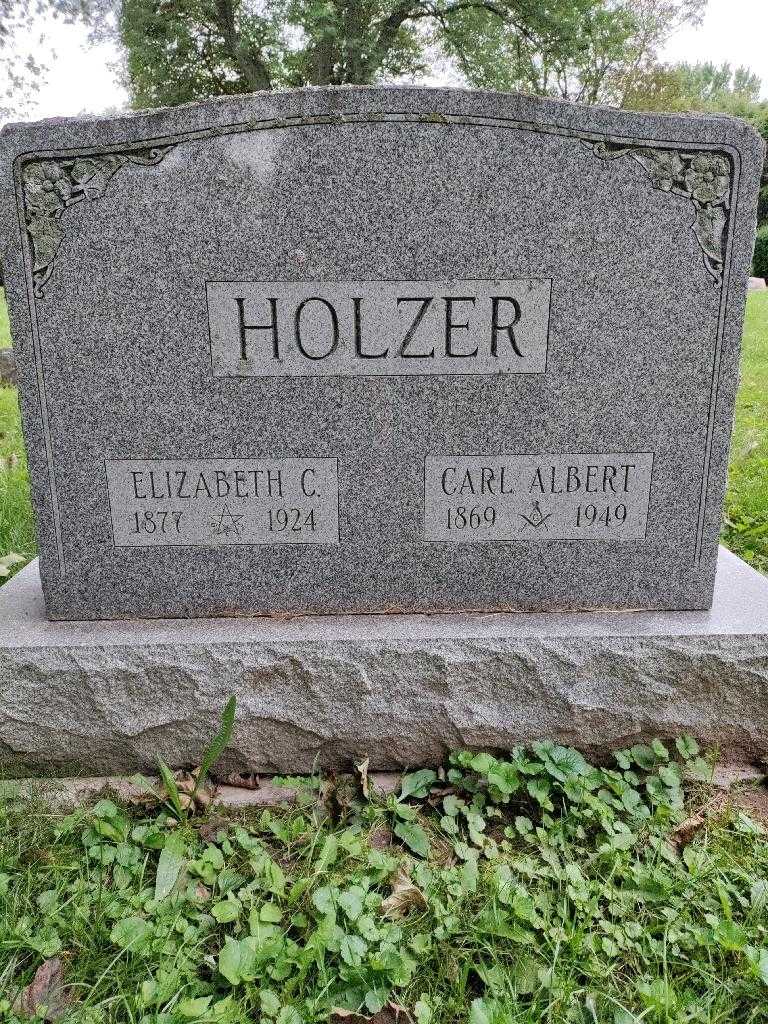 Carl Albert Holzer's grave. Photo 2