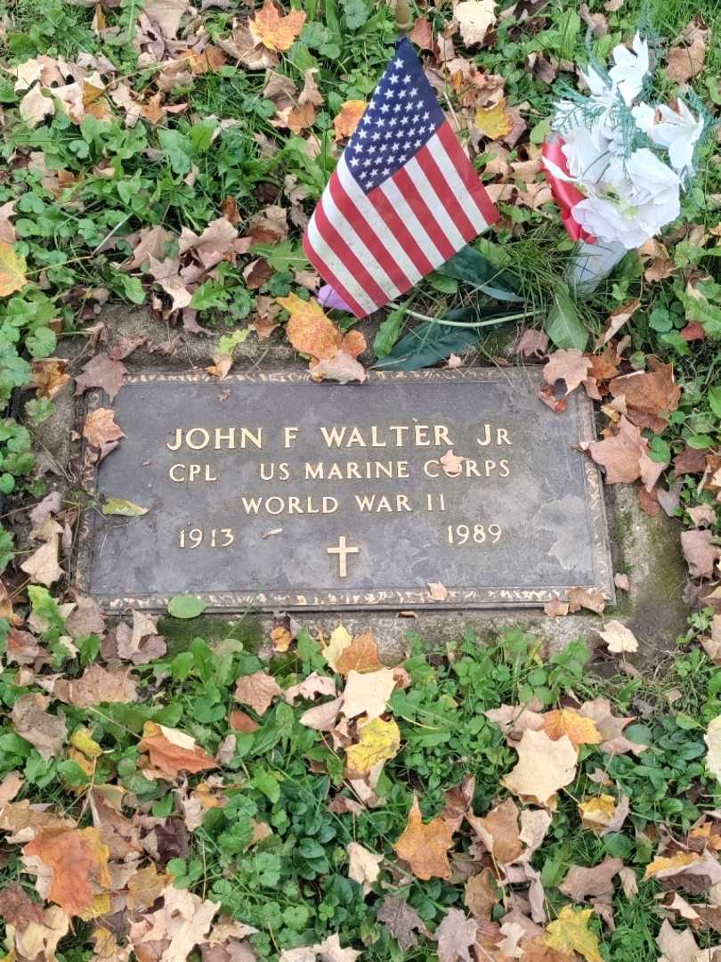 John F. Walter Junior's grave. Photo 3