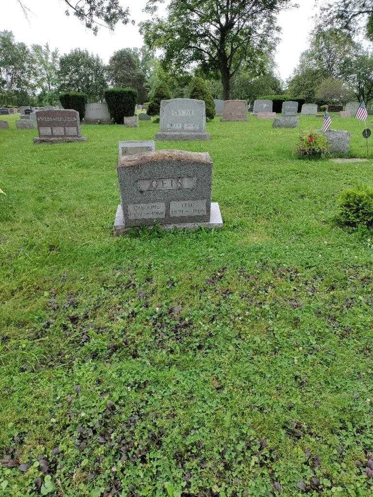 Caroline Geis's grave. Photo 1