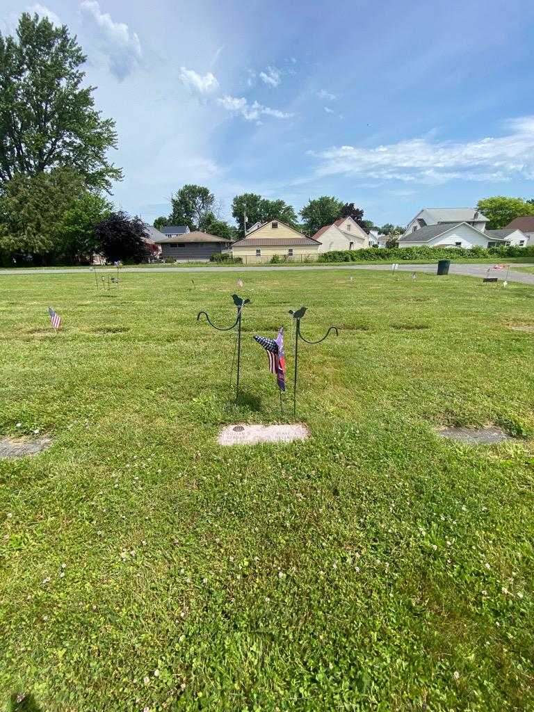 William D. Gebhart's grave. Photo 1