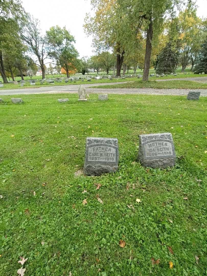 Carl H. Reith's grave. Photo 1