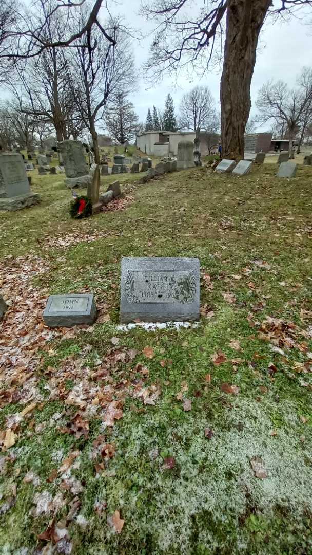 Lillian G. Kaffer's grave. Photo 1