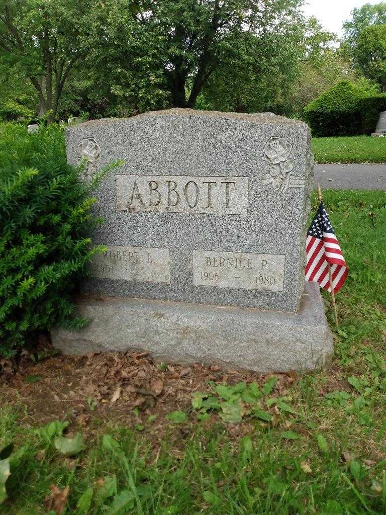 Bernice P. Abbott's grave. Photo 2