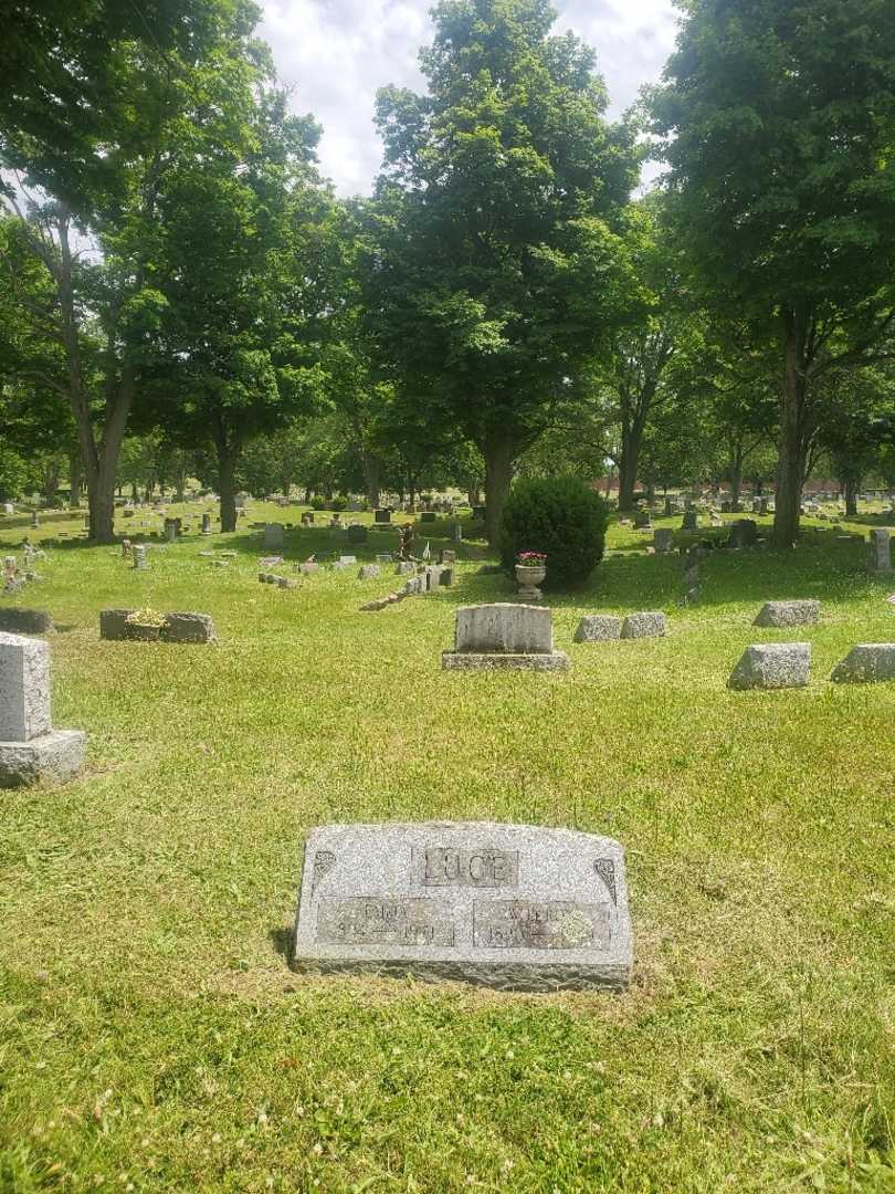 William Le Roy Luce's grave. Photo 1