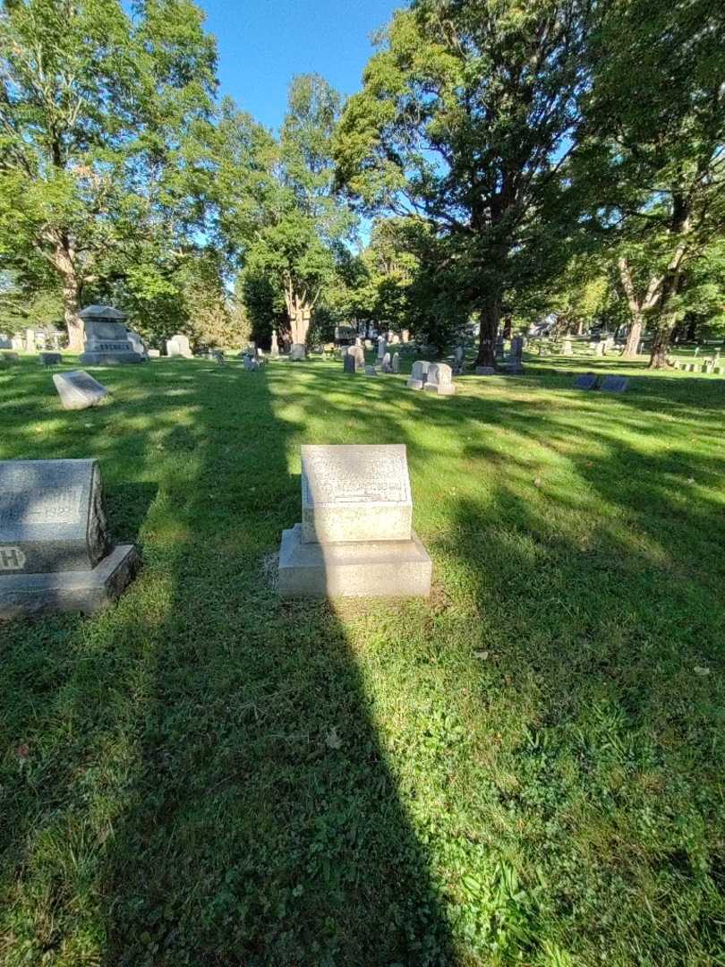 John F. Worth's grave. Photo 1