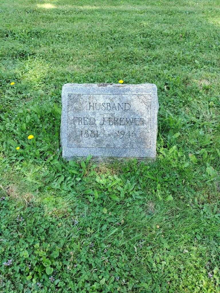 Fred J. Brewer's grave. Photo 2