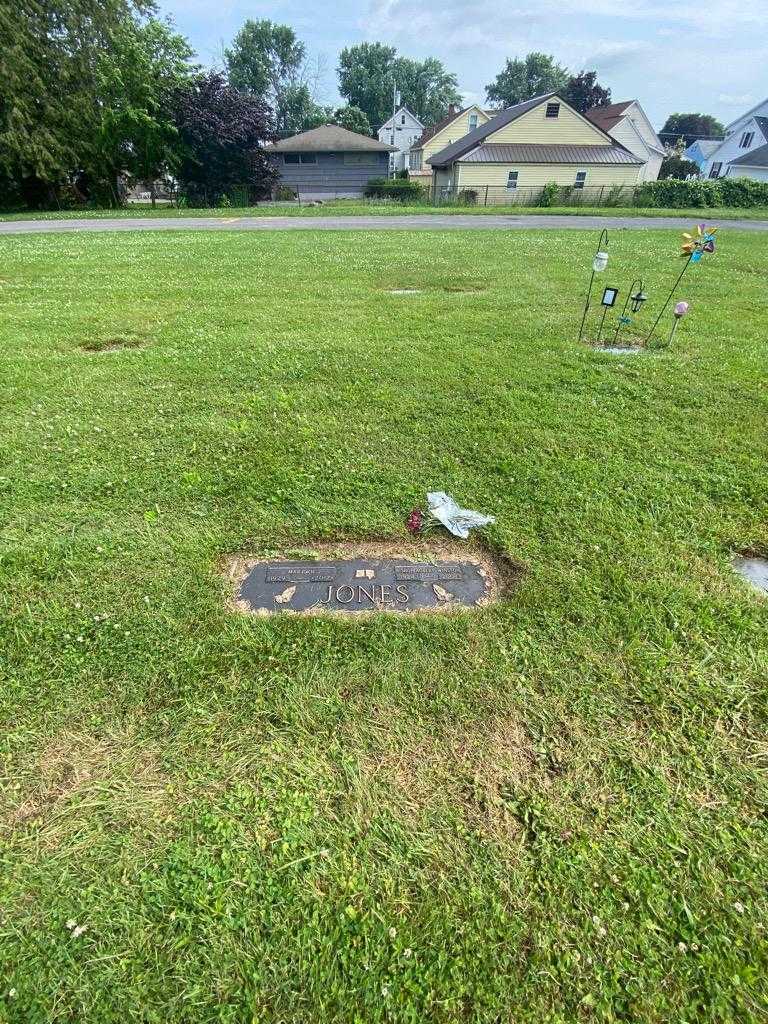 Bishop Robert Winston Jones's grave. Photo 1