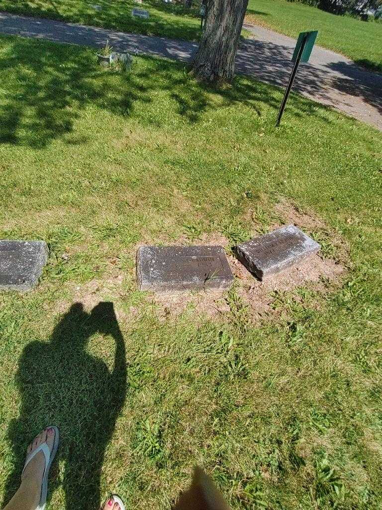 Helen S. Gladwin's grave. Photo 1