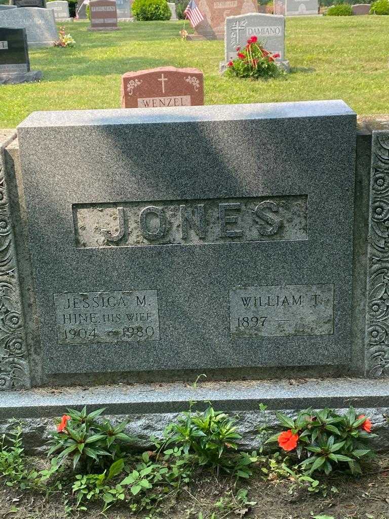 William T. Jones's grave. Photo 1