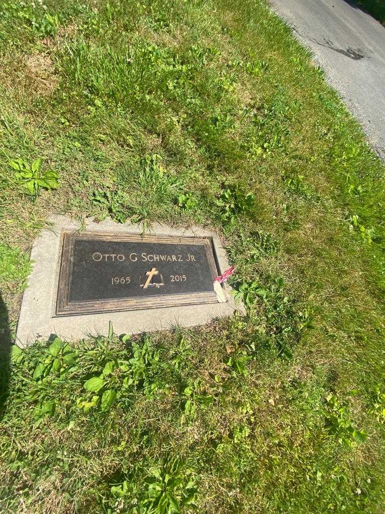Otto G. Schwar Junior's grave. Photo 1