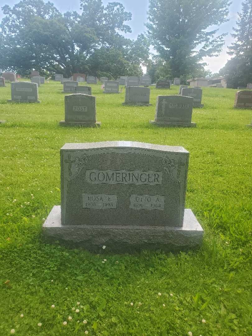 Rosa E. Gomeringer's grave. Photo 2